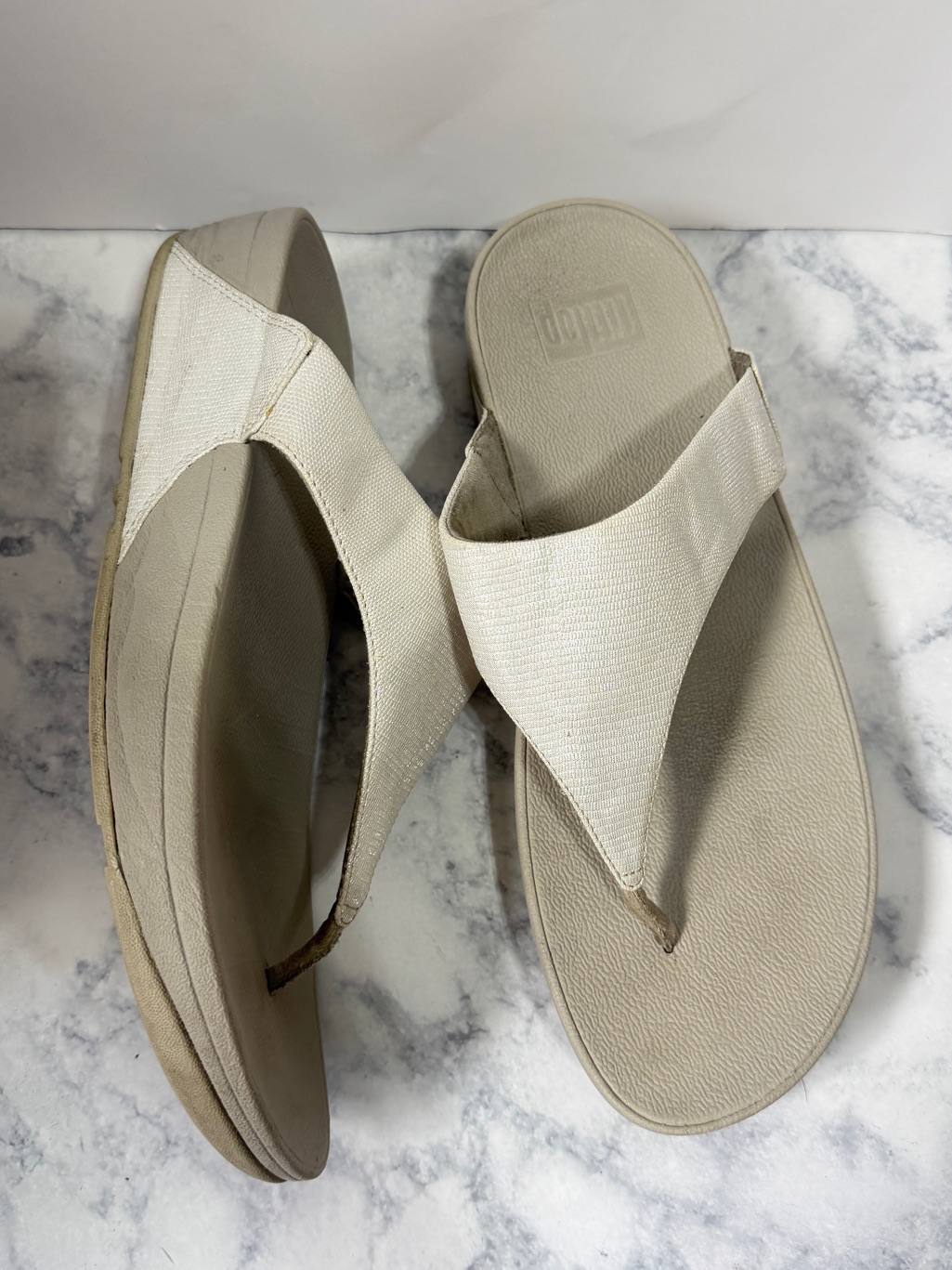 Fitflop Lulu Sliver White Metallic Reptile Shimmer Thing Sandals Size 10
